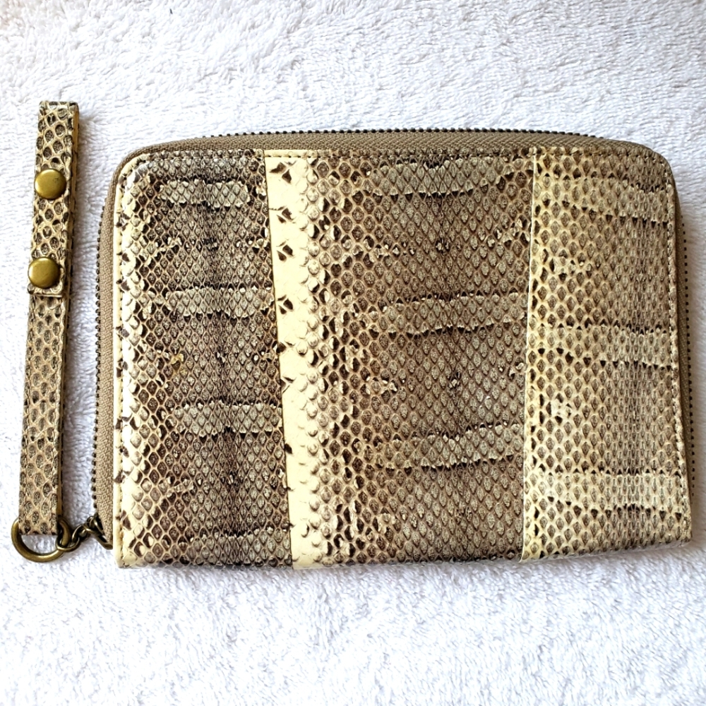 Elegant Snakeskin Wristlet Clutch